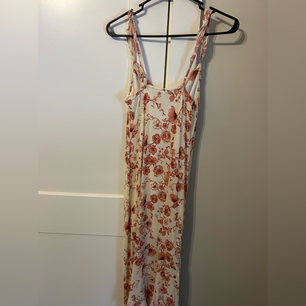 Elegant Floral Maxi Dress in Cream and Pink - Picture 2 of 5